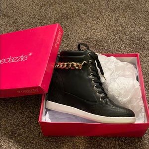 Shoe dazzle high tops